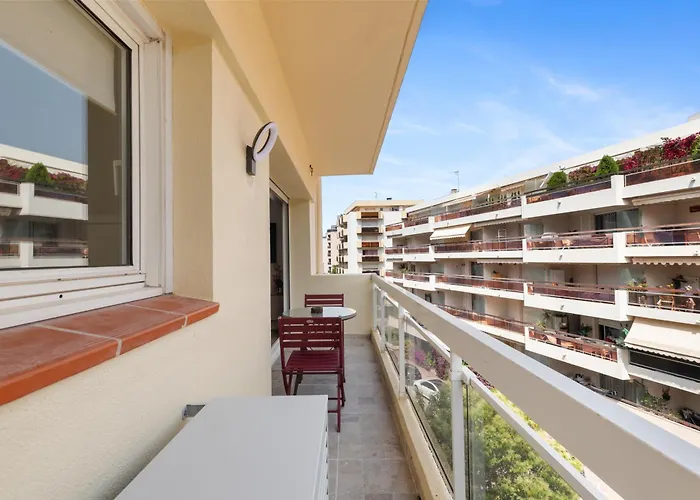 Poincare 2 Pièces Balcon Proche *